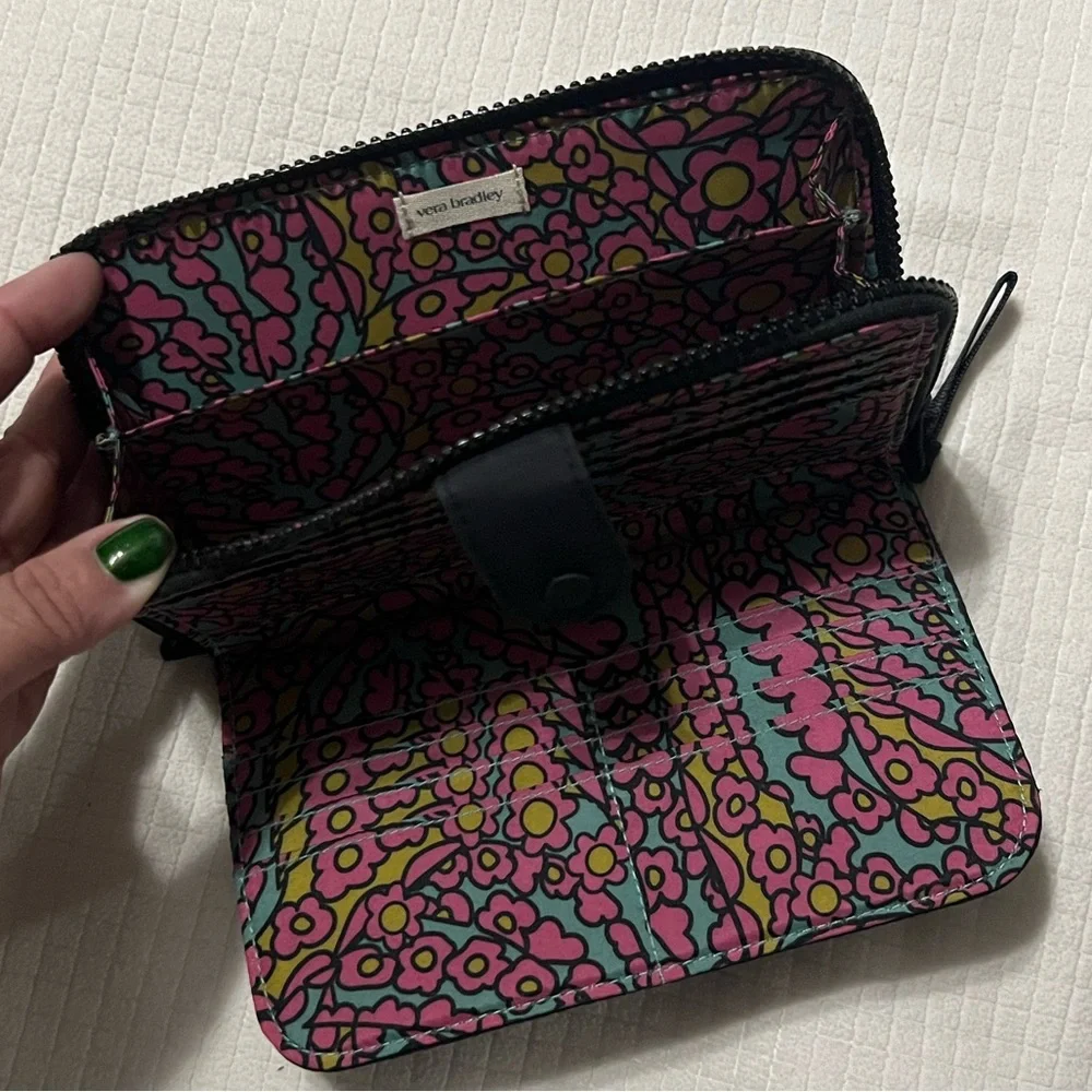 Vera Bradley - Picture 4 of 9
